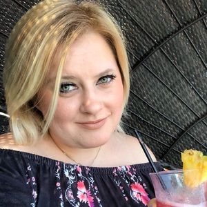 Meet your Posher, Cassandra